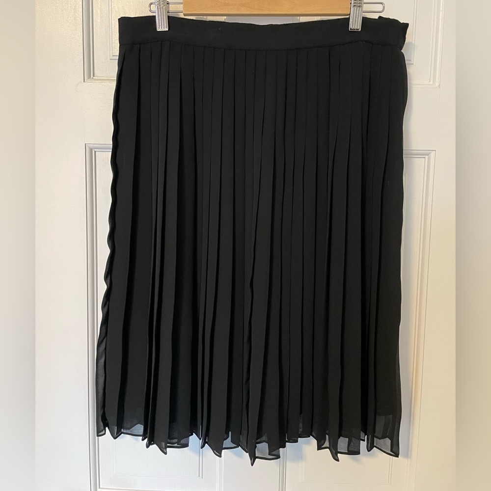 Club Monaco Pleated Skirt